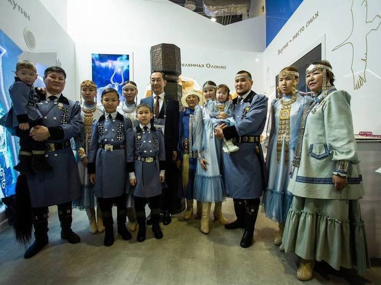  Айсен Николаев поздравил якутян с международным Днем семьи