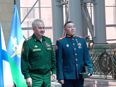 Отличившиеся участники СВО получили медали «Золотая Звезда» из рук министра обороны РФ, фото 2