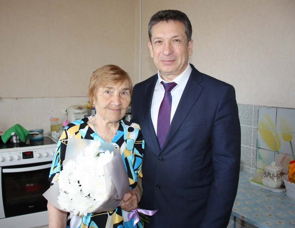 Герой Социалистического труда Мария Савчук принимает поздравления с Днем Победы, 2019 год