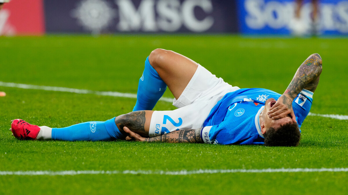 У капитана «Наполи» Ди Лоренцо диагностировано растяжение связок левого колена