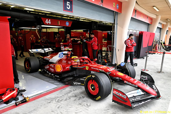 Льюис Хэмилтон на тестах в Бахрейне