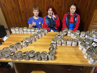 Юные спортсмены Севастополя изготовили новую партию заготовок блиндажных свечей, фото 1