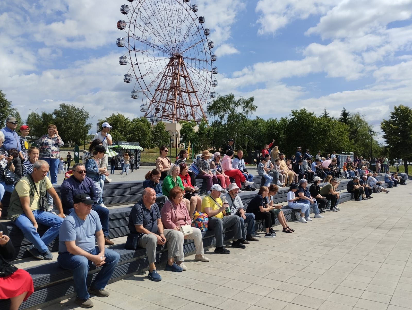 колесо обозрения в новосибирске на набережной