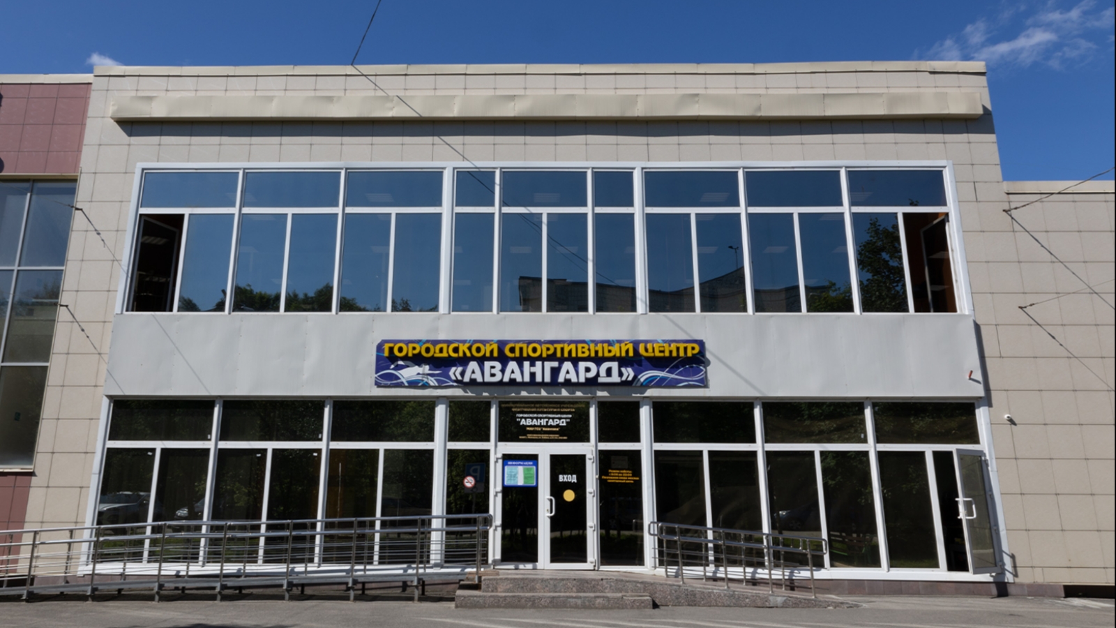 Авангард мурманск. Спорткомплекс Северный, Белгородский. Спорткомплекс в Кандалакше. Авангард Мурманск футбол. Спорткомплекс Мурманск.