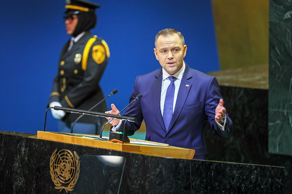 Кароль Навроцкий во время выступления на 80-й сессии Генеральной Ассамблеи ООН