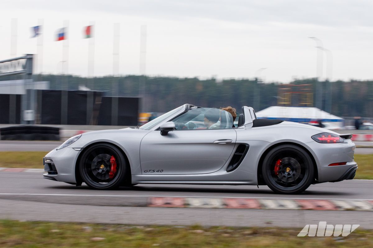 Кто на Boxster, кто на Corvette: смотрите, какие авто приехали на трек-день под Минском