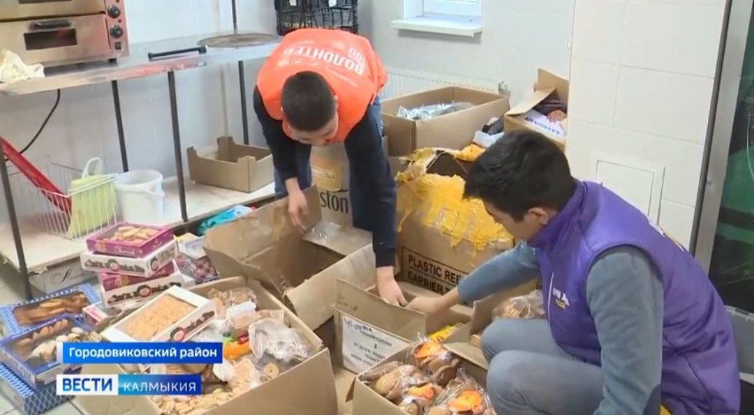 Поддержка земляков на передовой. Волонтеры из Городовиковского района объединяются, чтобы облегчить быт солдат и вдохновить их на победу.