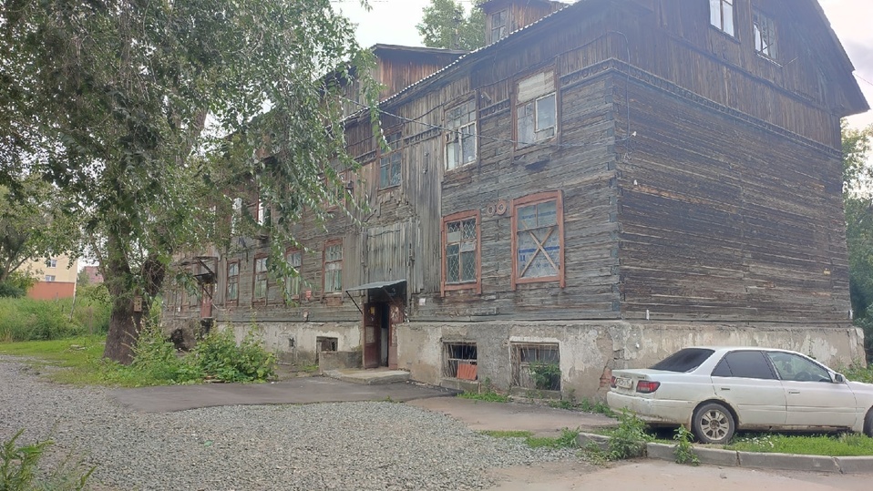 Барак новосибирск. Бараки. Бараки Новосибирска. Барак дом. Бараки в Новосибирске двухэтажные.