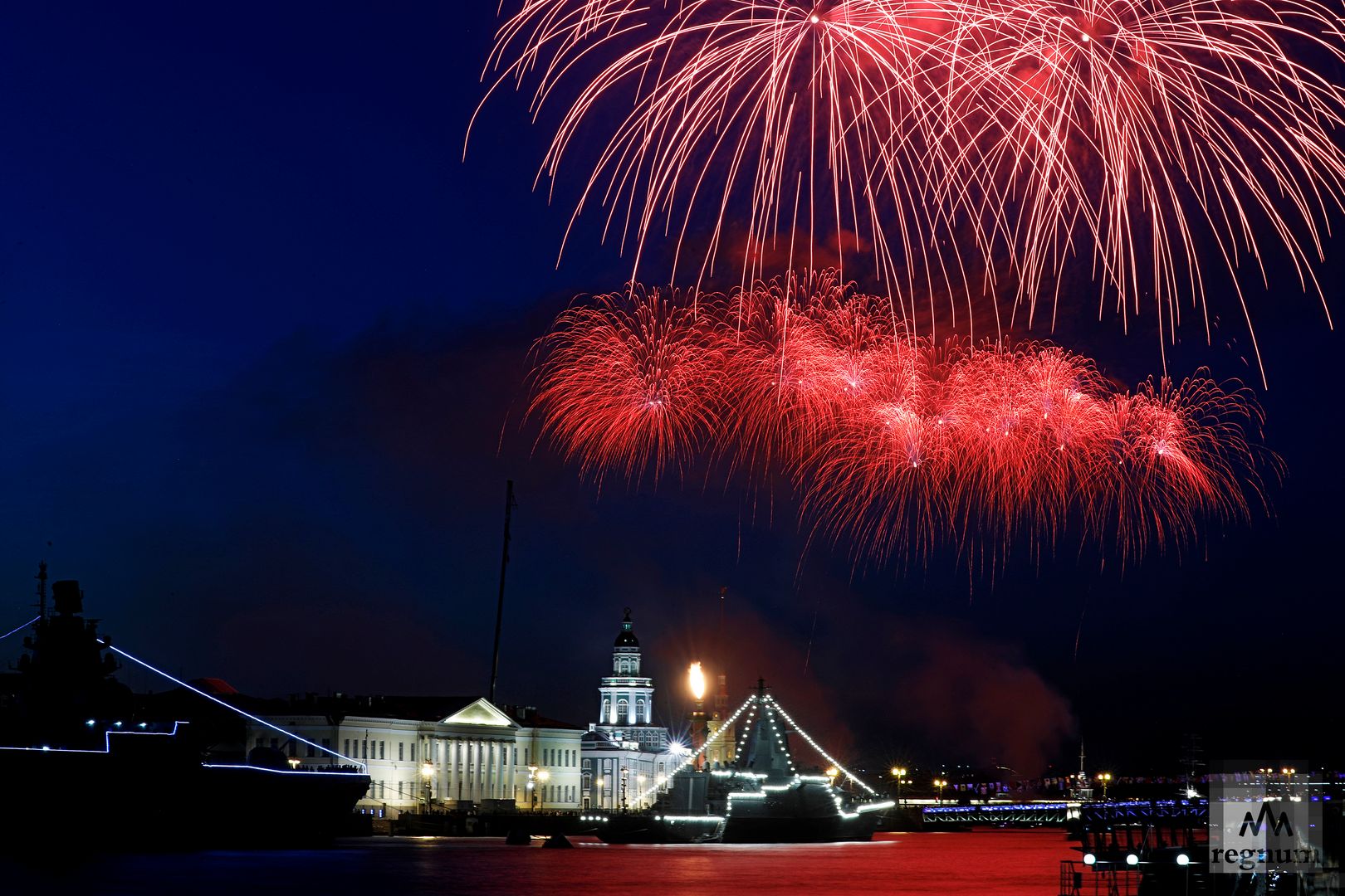 салют в питере 2022. отмена салюта. салют над петербургом. почему в питере отменили салют. почему в питере отменили салют.