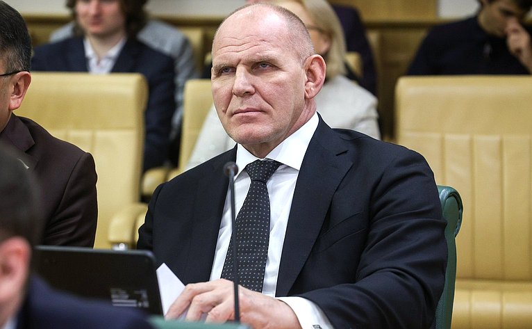 Александр Карелин