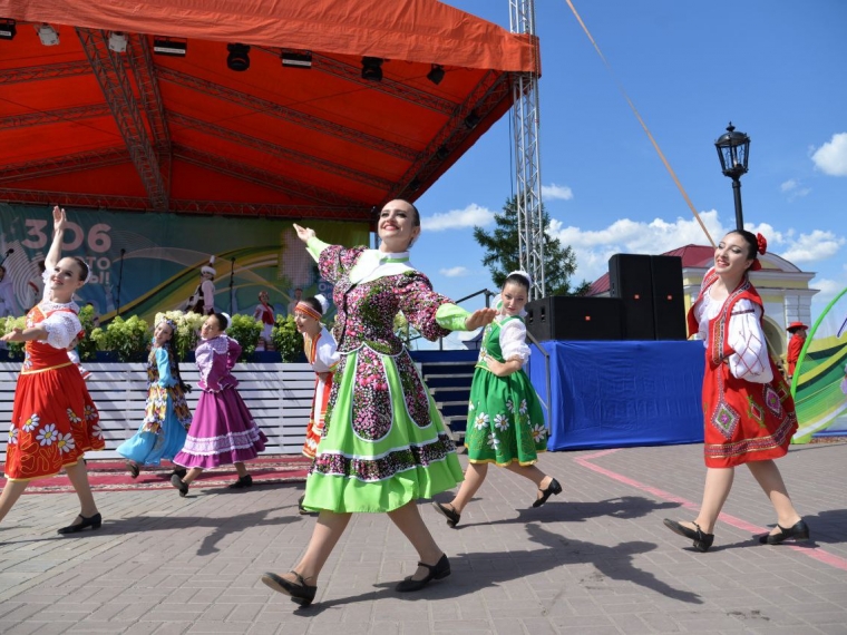 День города омск. День города 2010 год Омск. С днем города омичи. Фестиваль Ивана Купала концерт когда и где проходит.