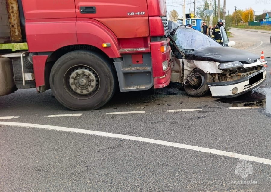 Днем в пятницу, 3 октября, авария произошла на трассе в черте города Белоусово.
