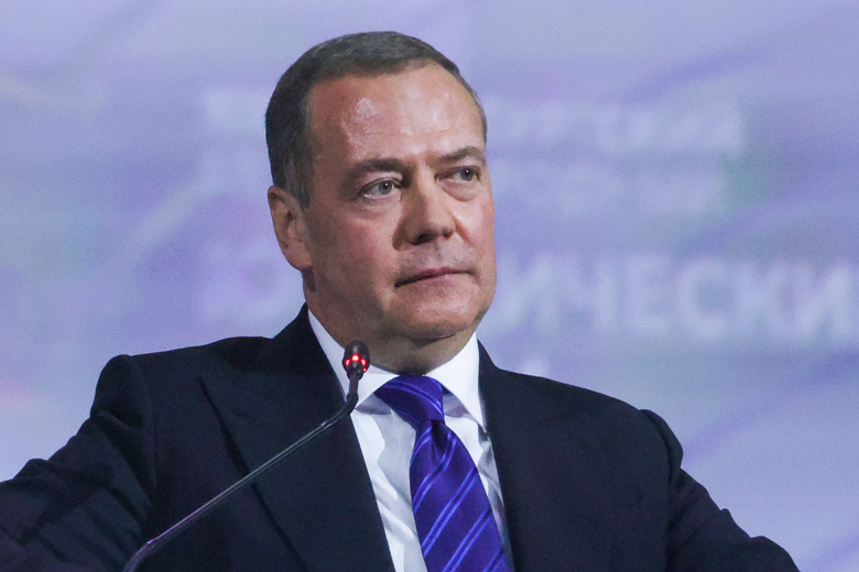 Медведев ответил афоризмом на слова Трампа о ядерных подлодках у берегов РФ