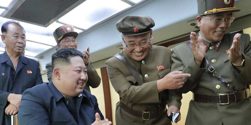 КНДР отправила в Южную Корею 150 воздушных шаров с навозом и мусором (ФОТО, ВИДЕО)