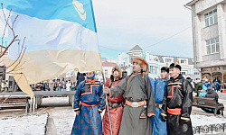 Пятый ежегодный «Дэгэлфлешмоб» прошел в столице Бурятии
