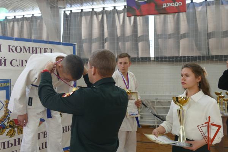 Чемпионат Сибирского ордена Жукова округа Росгвардии по рукопашному бою завершился в Омске