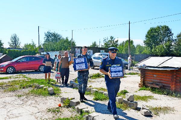 Сотрудники уголовно-исполнительной системы оказали помощь псковскому приюту для бездомных животных «Лесопилка» 