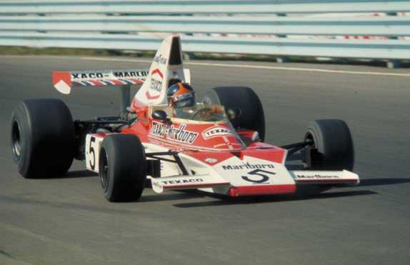 Эмерсон Фиттипальди за рулём McLaren M23, 1974 год