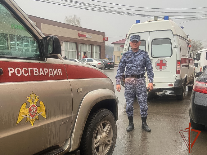 Росгвардейцы помогли мужчине с сердечным приступом в Горно-Алтайске