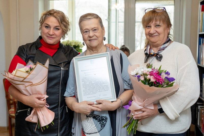 Директора южно-сахалинской школы искусств "Этнос" Наталию Эйдинову поздравили с 80-летием пресс-служба администрации Южно-Сахалинска
