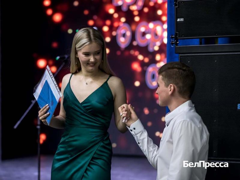 В Белгороде провели выпускные балы (фоторепортаж)