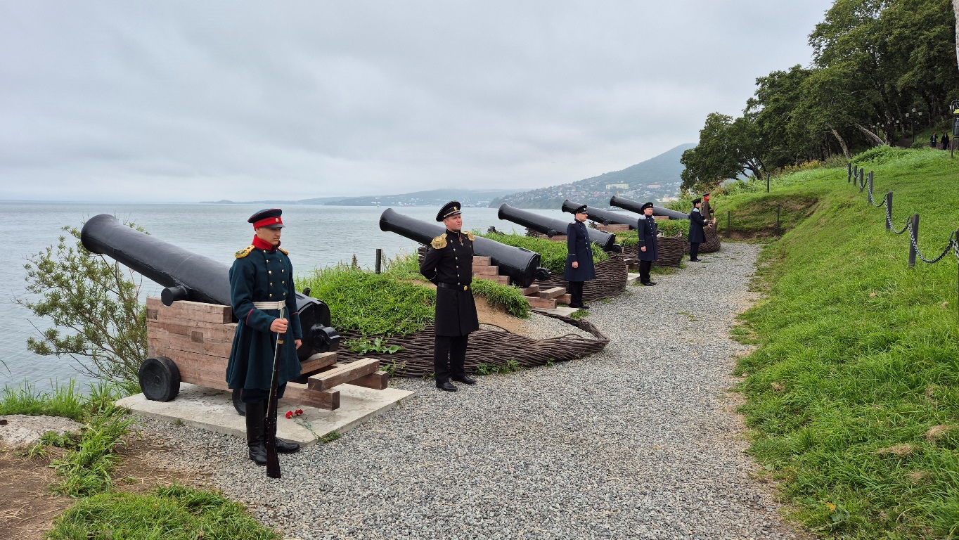 Победа наших предшественников является ярким свидетельством беспримерного мужества, героизма и самоотверженности, - сказал Глава города Евгений Беляев о героической обороне Петропавловска