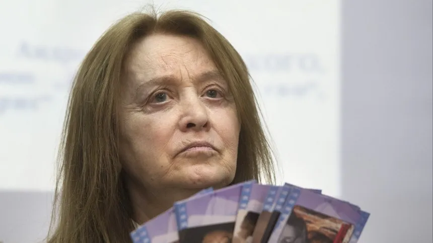 Сын тяжелобольной Маргариты Тереховой бросил жену с ребенком и уехал в Европу