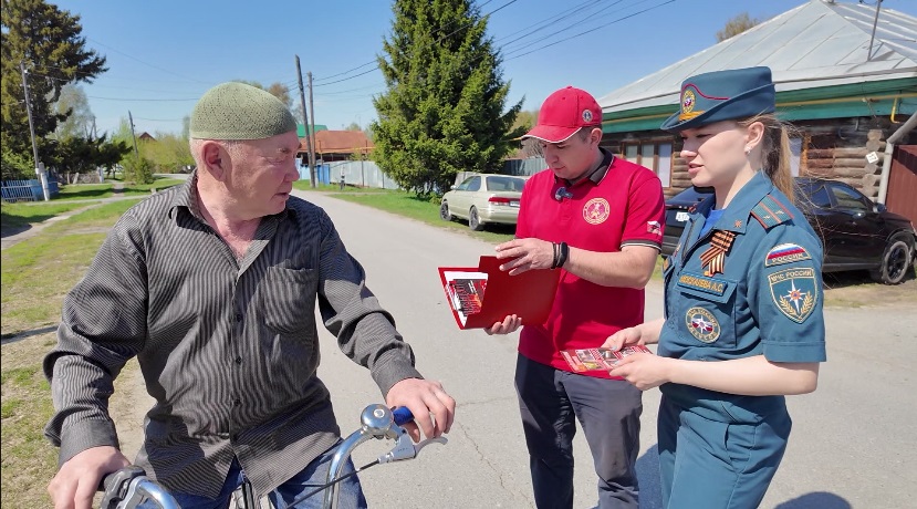 Противопожарный рейд провели в с. Чикча Тюменского округа 
