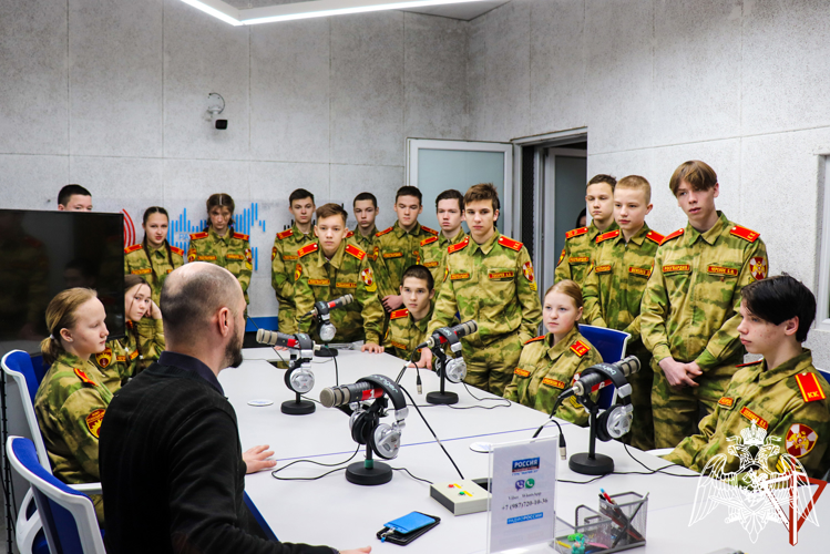 Учащиеся подшефного класса Росгвардии побывали в гостях у журналистов телекомпании ГТРК «Марий Эл»