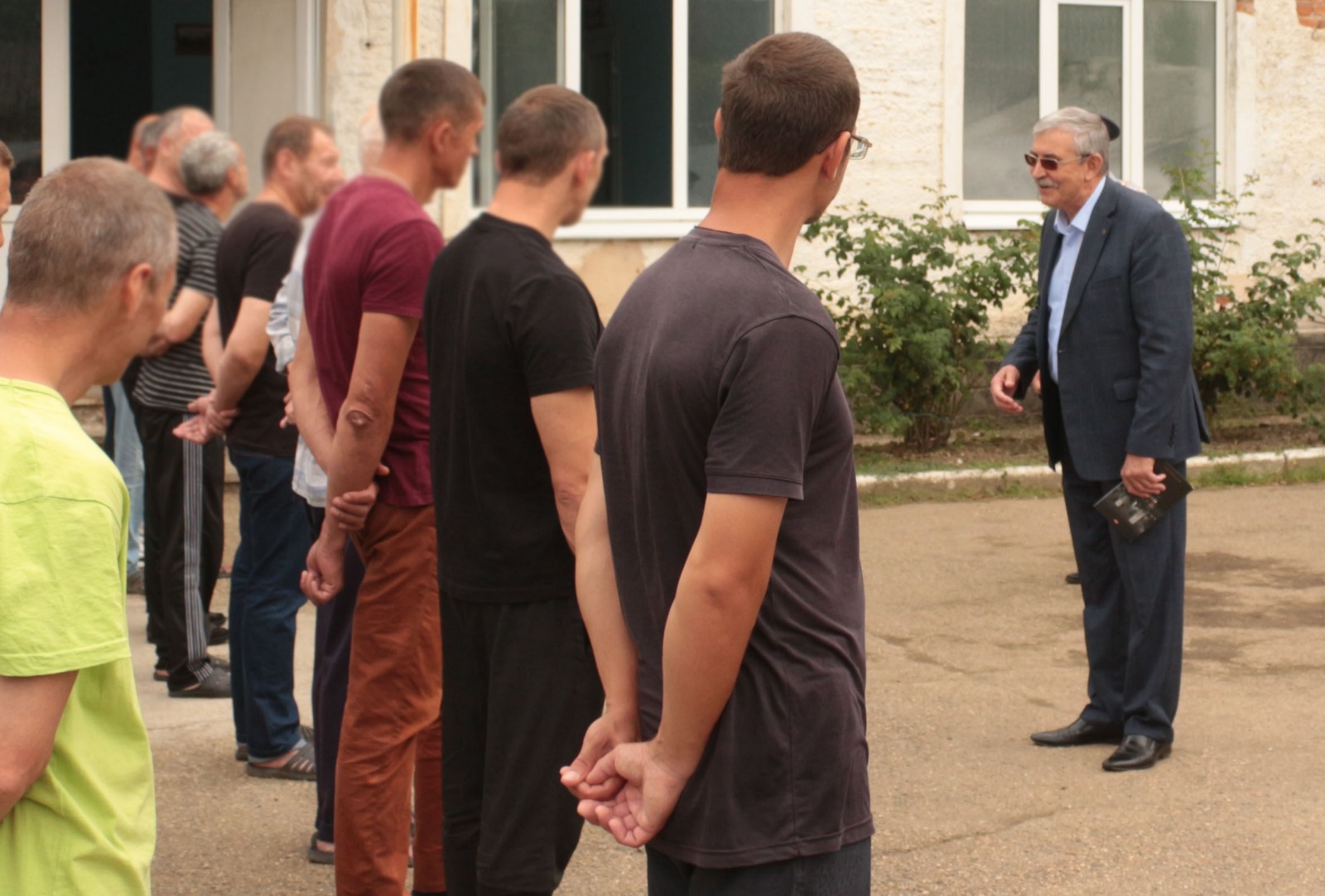 Уполномоченный по правам человека в Адыгее Анатолий Осокин посетил исправительные учреждения, расположенные в городе Майкопе.