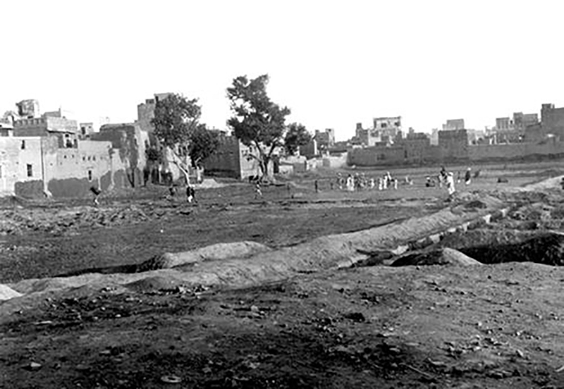 Парк Джаллианвала в Амритсаре спустя месяц после расстрела демонстрации мирных жителей войсками Британской индийской армии. 1919