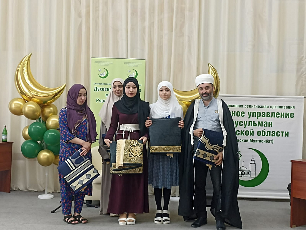 ириб конкурс 2023 хафизов корана. мечети. награждение в исламском саммите. картинки аллаһа. сура джума на русском.