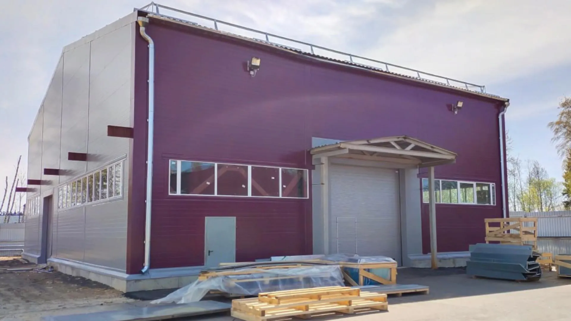 Ржавый металлопрокат. Прием металлолома динская. Промышленная свалка. Завод лепса в солнечногорске. Металлопрокат завод.