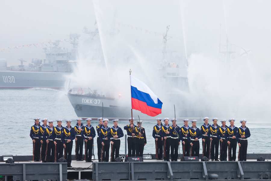 Боевые корабли спущены на воду на Амурском судостроительном заводе (ВИДЕО) | Русская весна