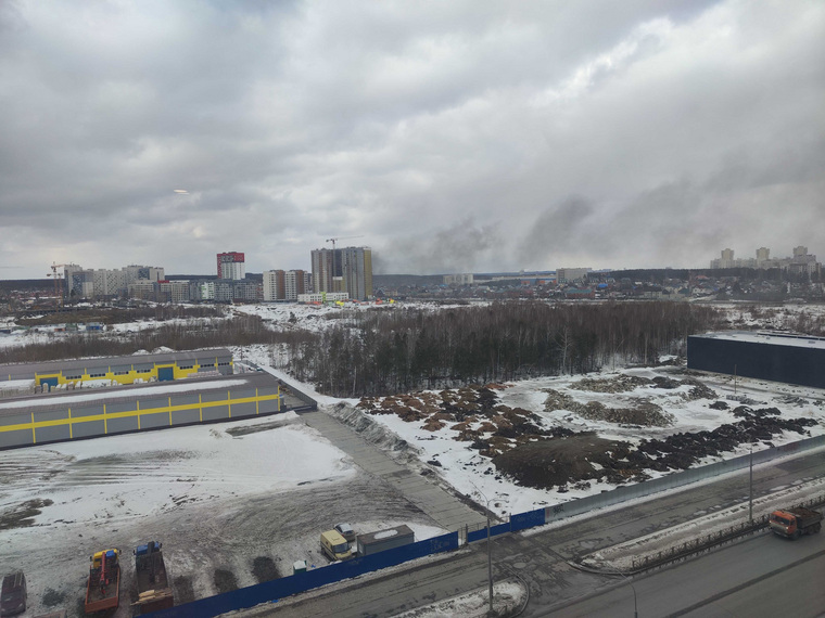 Аквапарк горит екатеринбург. Пожар в академическом Екатеринбург. Фото сгоревшего дома.