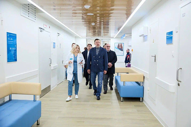 Дмитрий Саблин осмотрел новую поликлинику в Филимонковском районе 