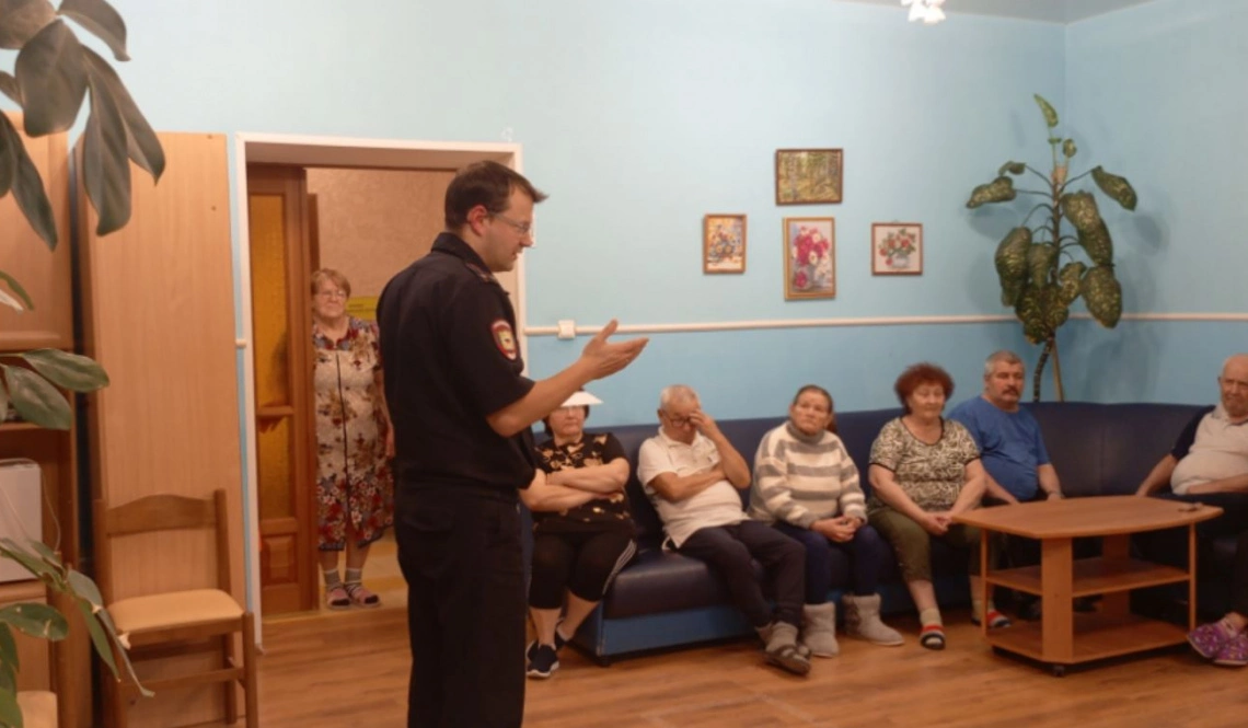 Сотрудники Артемовской полиции проводят беседы по профилактике мошенничества