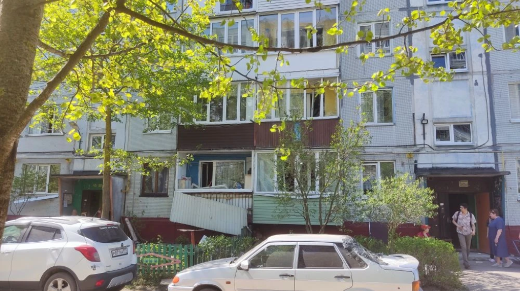 Появились фотографии с места беспилотной атаки в Брянске