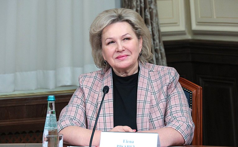 Елена Писарева