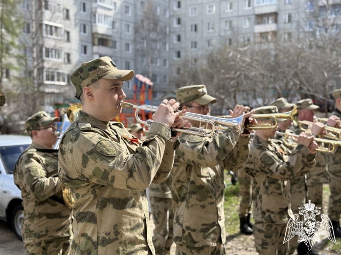 В Сыктывкаре росгвардейцы организовали праздник для ветерана в честь Дня Победы