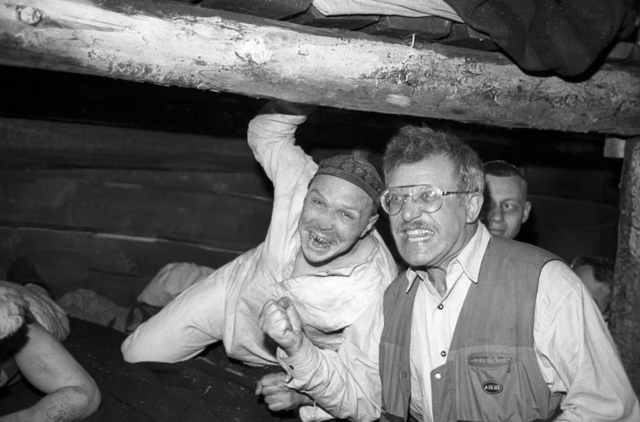 Александр Митта ( справа) и Гарик Сукачев во время съемок фильма «Затерянный в Сибири», 1989 год