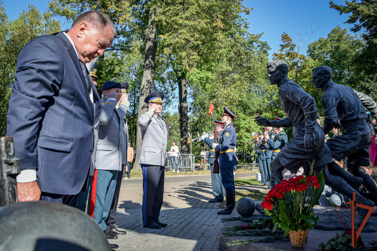 Командующий Северо-Западным округом Росгвардии поздравил со 100-летием коллектив петербургского «Динамо»