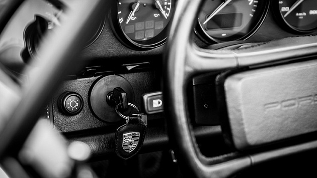 Под Новосибирском перевернувшийся автомобиль покалечил женщину с подростком