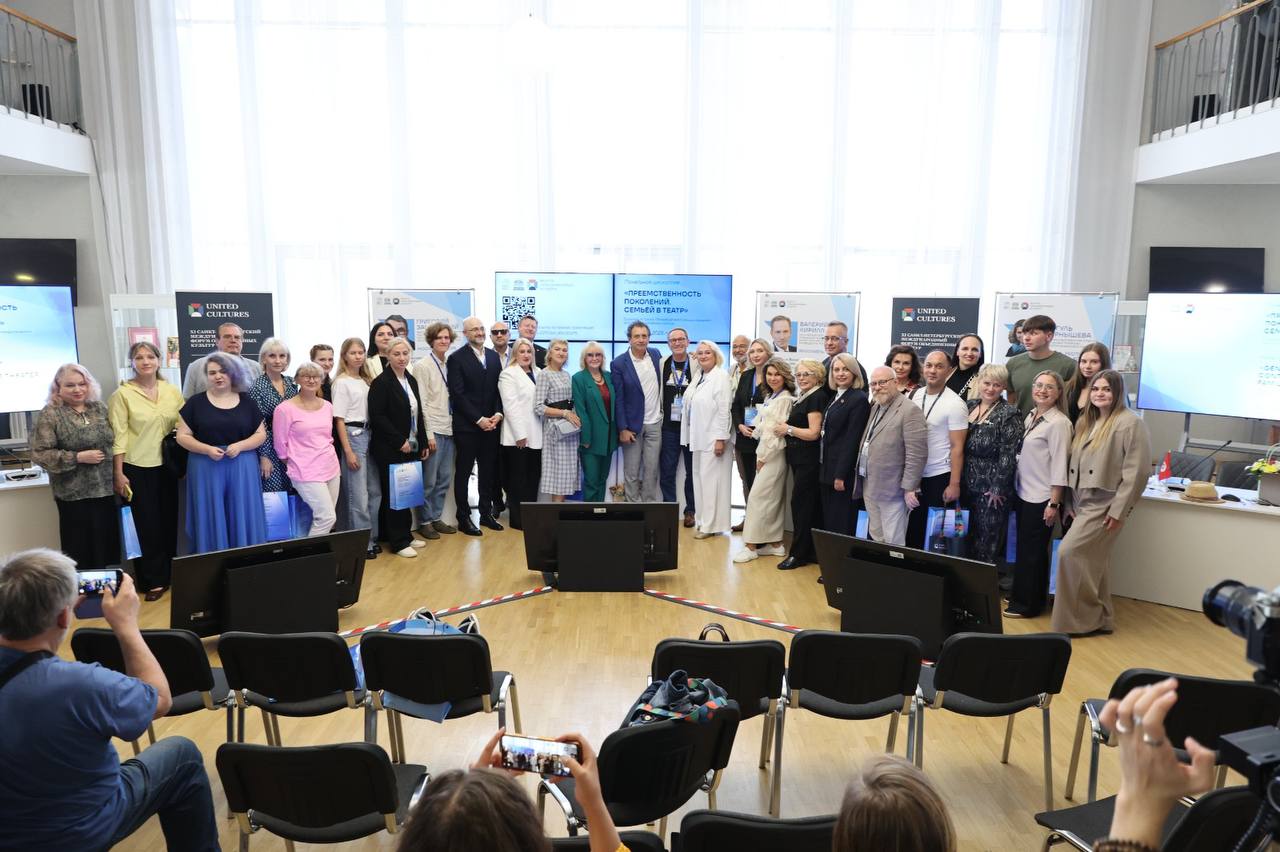 В ТЮЗ имени А.А. Брянцева обсудили влияние театра на семейные традиции