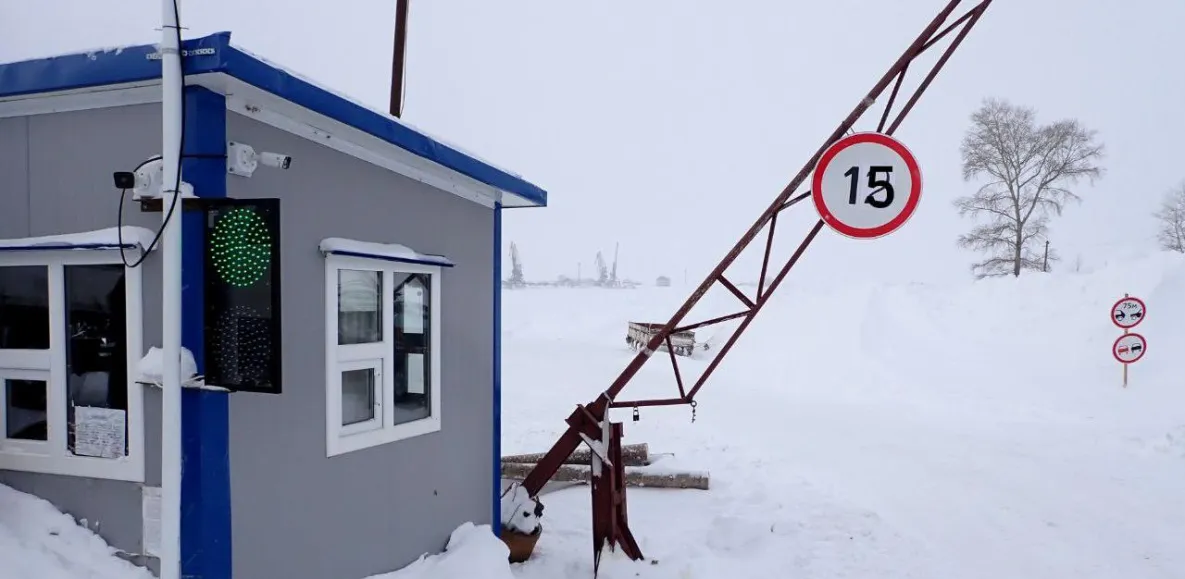 Ледовую переправу у Николаевска-на-Амуре открыли для машин весом 15 тонн