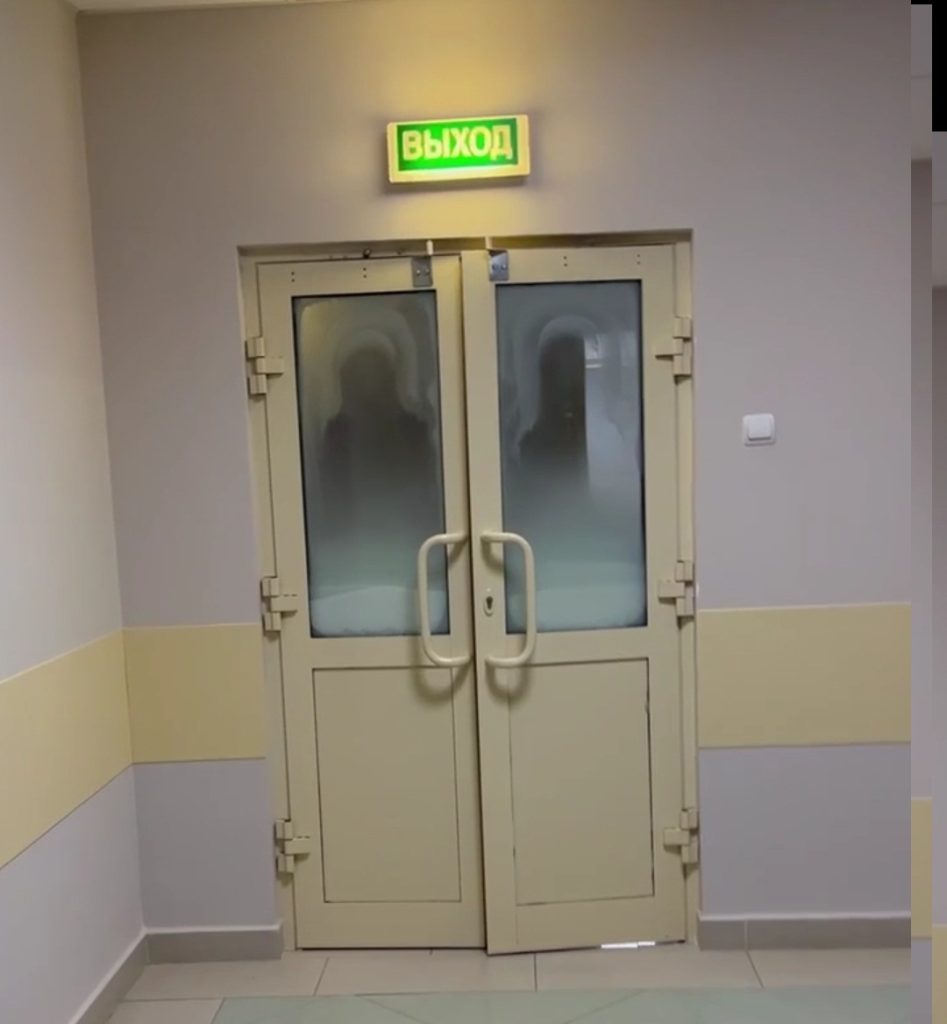 Богородица на дверях госпиталя