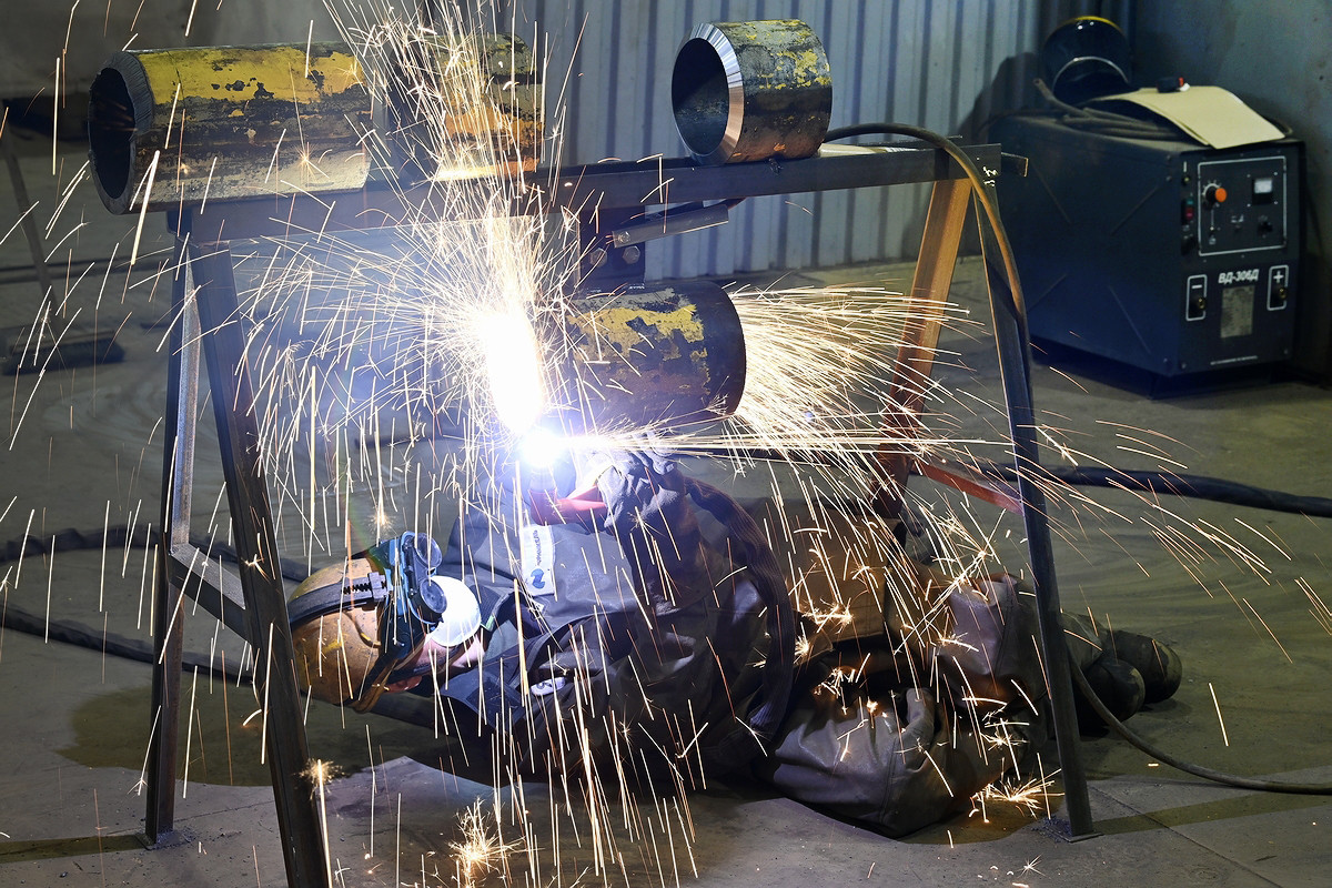 газорезчик. оао челябвтормет цех металлургический. газовая резка на стройке. газорезчики московская область. газорезчики московская область.