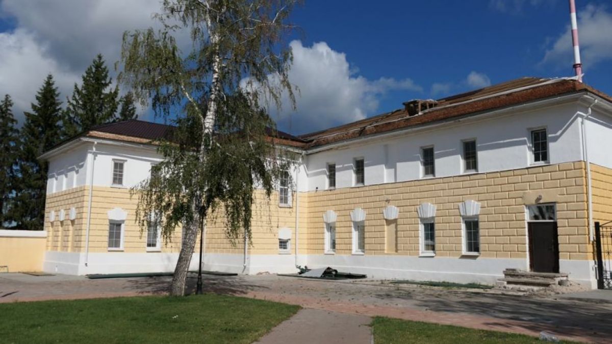 Павловская фирма выиграла подряд на ремонт Хреновской школы наездников за 40 млн рублей