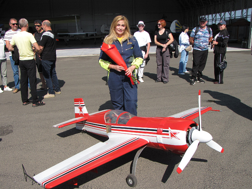 Лучший пилот столетия показала высший пилотаж в саратовском небе