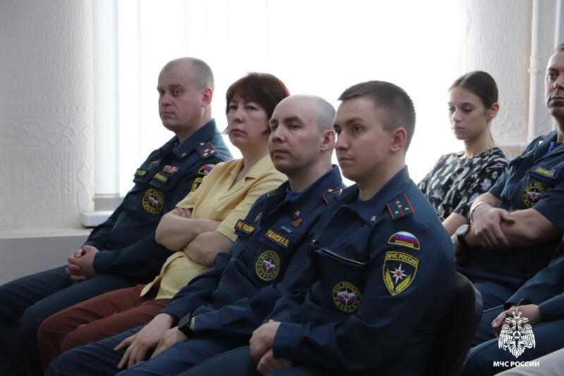 Сила в единстве: сотрудники МЧС России обсудили ключевые факторы Победы в Великой Отечественной войне и межконфессиональное согласие